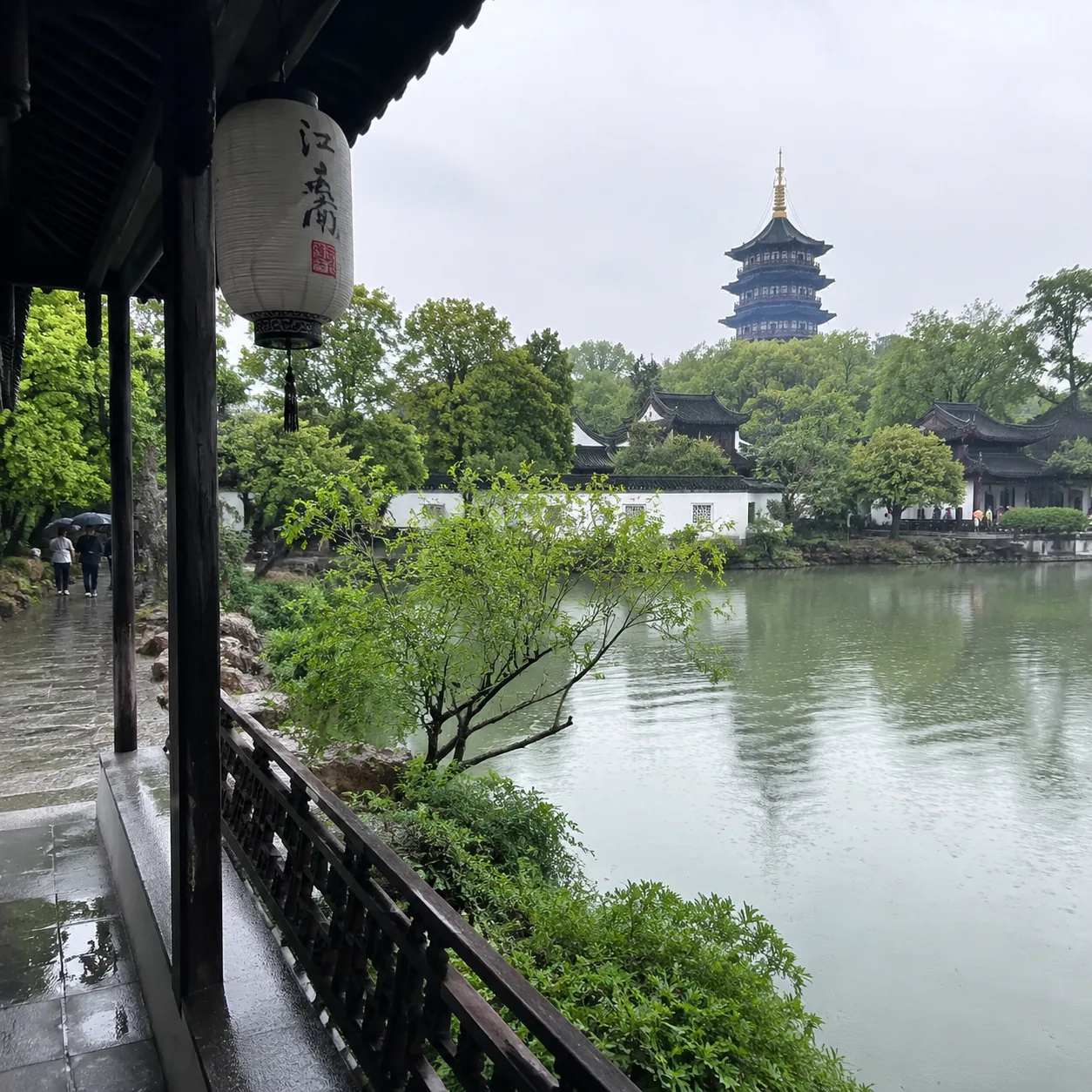 我在镇江西津渡的五月雨声里，忽然不再害怕一个人吃饭