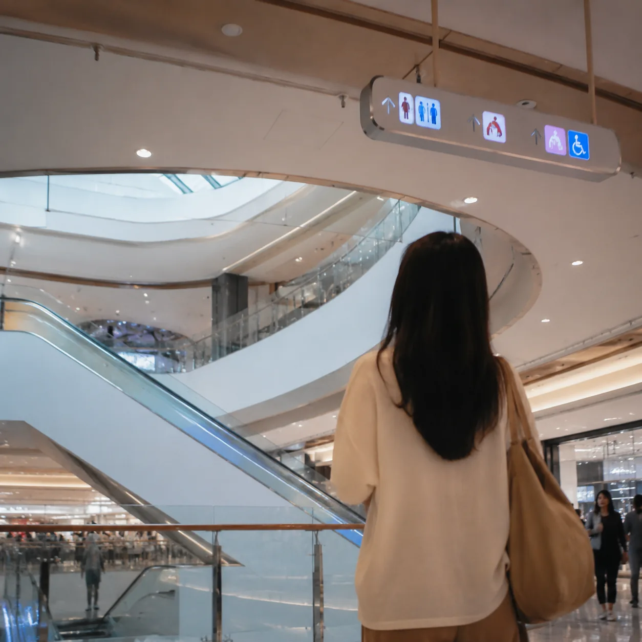 第一次用中国公共厕所，我学会提前看标识和纸巾