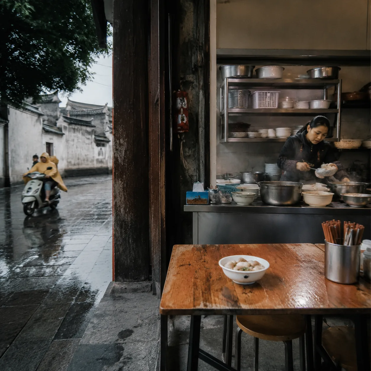 福州鱼丸店门口那张小桌，让我记住了慢慢吃