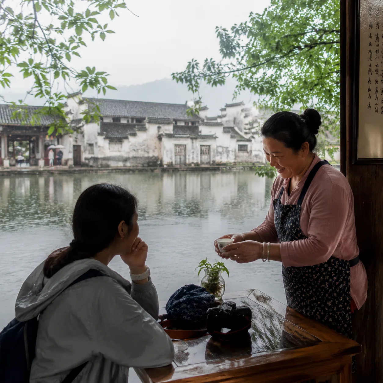 五月黄山脚下的一场雨,让本人第一次明白赶景点不如先安顿情绪