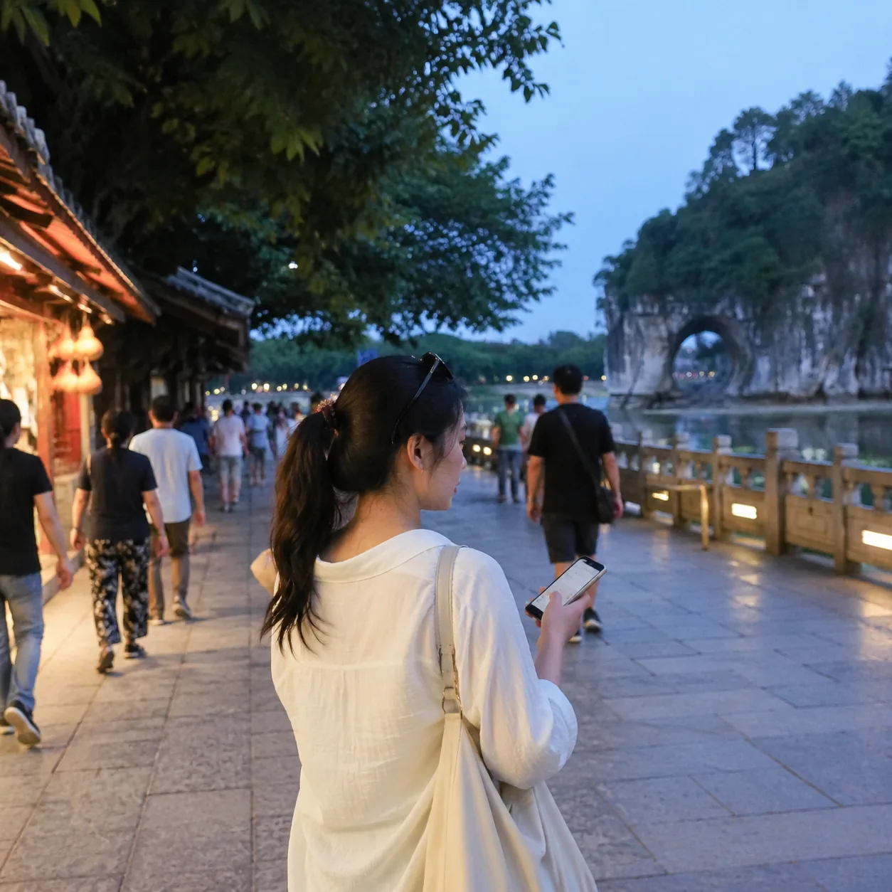 桂林那晚,老板娘一句“别搜了”比榜单更会点菜