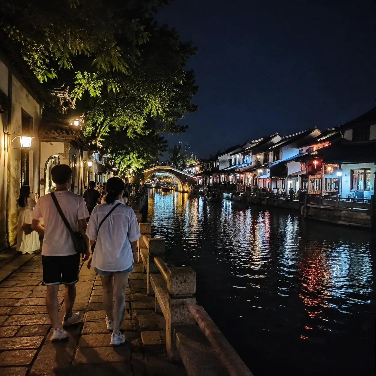 苏州夜里最会骗人的，不是方向，而是那种“看着很轻松”的安静