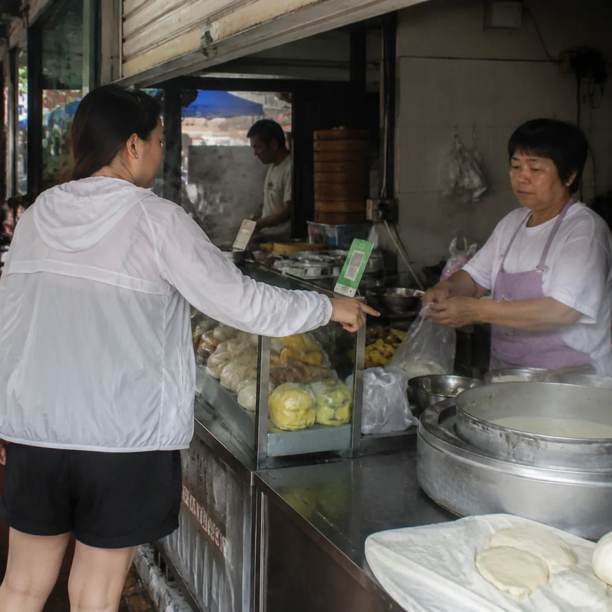 菜市场早餐摊前,我靠一个“这个”吃到了热豆浆