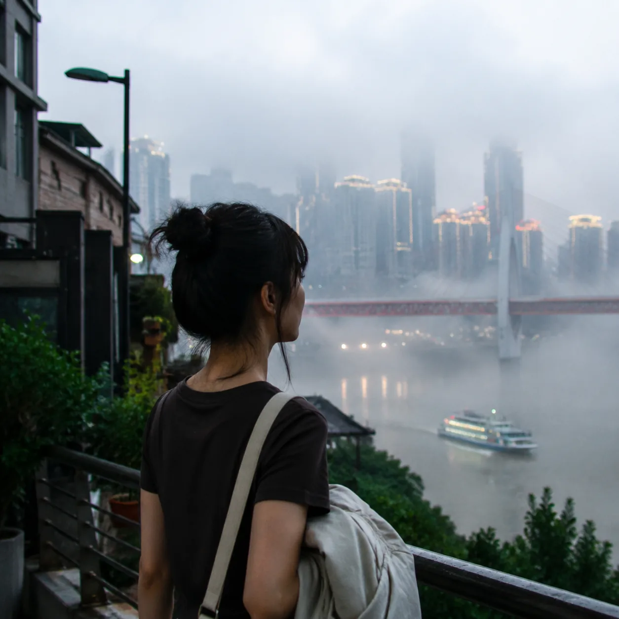 雾江边的一晚重庆火锅